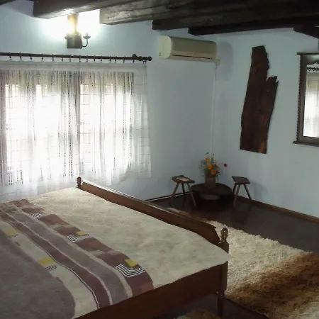 Holiday home митровата къща *