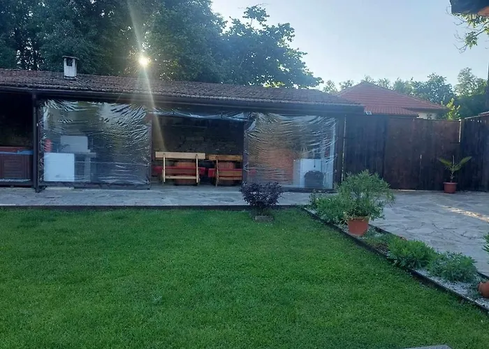 Nyaraló митровата къща