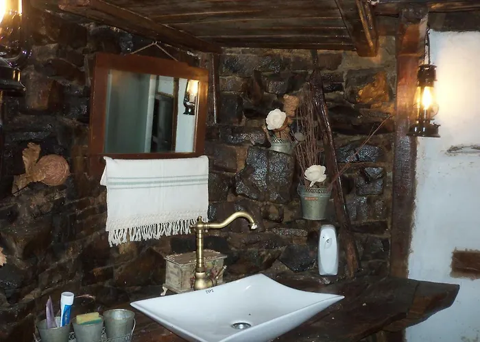 митровата къща Nyaraló Raynovtsi