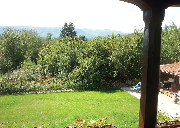 митровата къща Nyaraló Raynovtsi